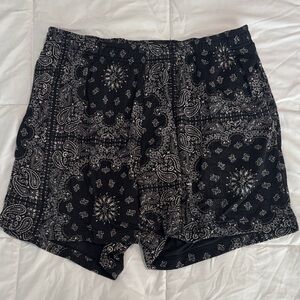 Nice Laundry Men's Black Bandana Patterned Athletic Shorts